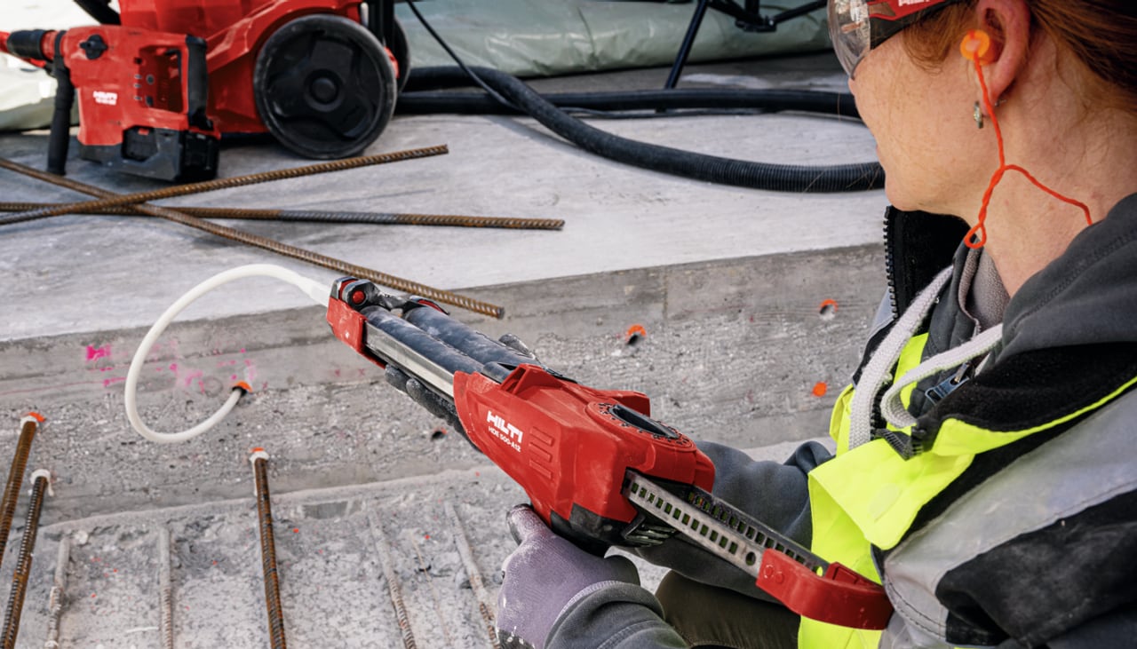 HIT-HY 200-R V3- rebar installation with the HDE 500-A22 chemical anchor dispenser
