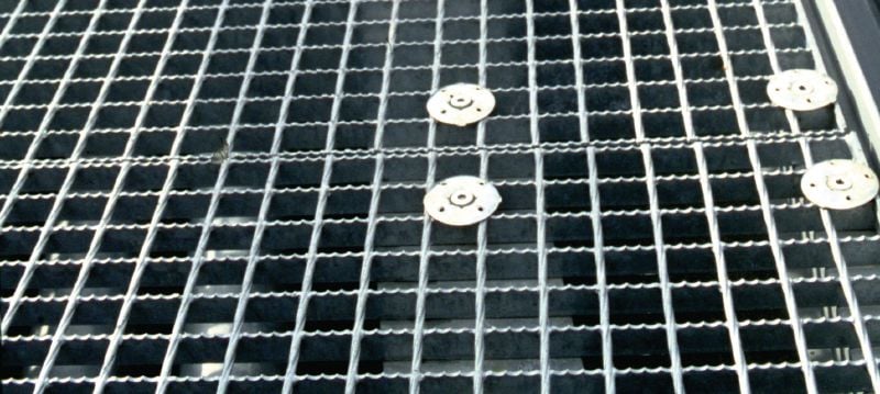 Espiga de fijación para rejillas X-FCM-R (acero inoxidable) Espiga de fijación para rejillas con acero inoxidable para fijación de rejillas del piso con pernos roscados en entornos de corrosión alta Aplicaciones 1