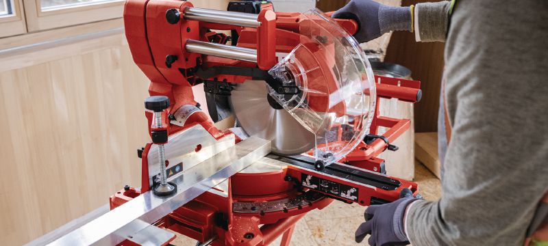 Sierra ingletadora a batería SM 60-22 Sierra ingletadora compuesta con bisel doble con capacidad de corte cruzado de 100 x 355 mm y 4x 13-3/4 (plataforma de batería Nuron) Aplicaciones 1
