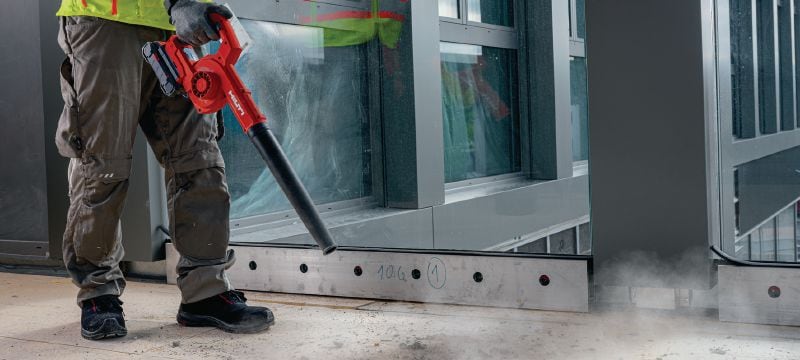 Soplador compacto para el lugar de trabajo NBL 4-22 Soplador compacto a batería para tareas de limpieza de virutas y preparación de superficies de trabajo (plataforma de baterías Nuron) Aplicaciones 1