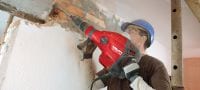 Martillo demoledor TE 700-AVR SDS-Max Potente martillo rompedor de muros SDS Max (TE-Y) para tareas de carga pesada de cincelado de concreto y mampostería, con sistema de reducción activa de la vibración (AVR) Aplicaciones 1
